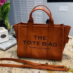 Marc Jacobs The Medium Tote Bag